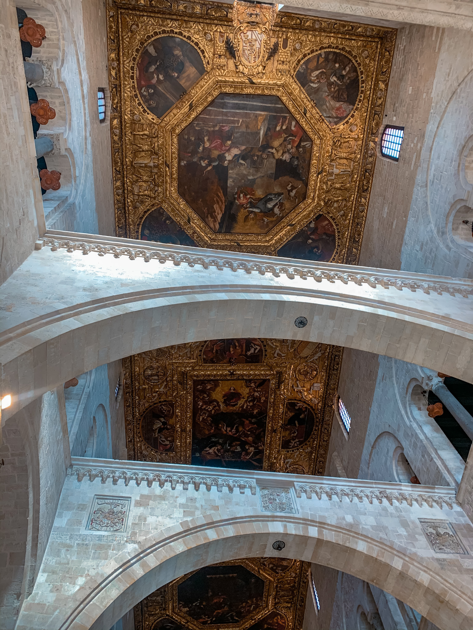 decorazione soffitto interno cattedrale San Sabino bari vecchia