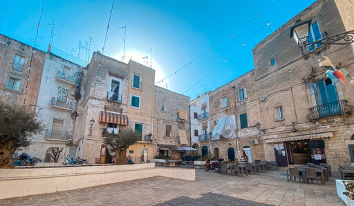 piazza di largo albicocca da vedere a Bari in un giorno